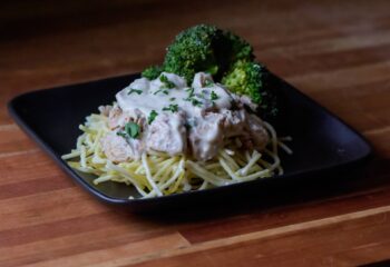 FROZEN Medium Cheesy Bacon & Ranch Chicken Pasta with Broccoli