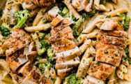 FROZEN Medium Pesto Chicken over Pasta with Seasoned Green Beans