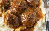 FROZEN Standard Meatballs & Gravy with Mashed Potatoes & Green Beans