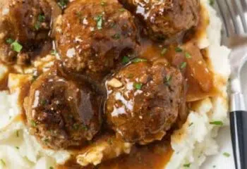 #156 Meatballs & Gravy with Mashed Potatoes & Green Beans